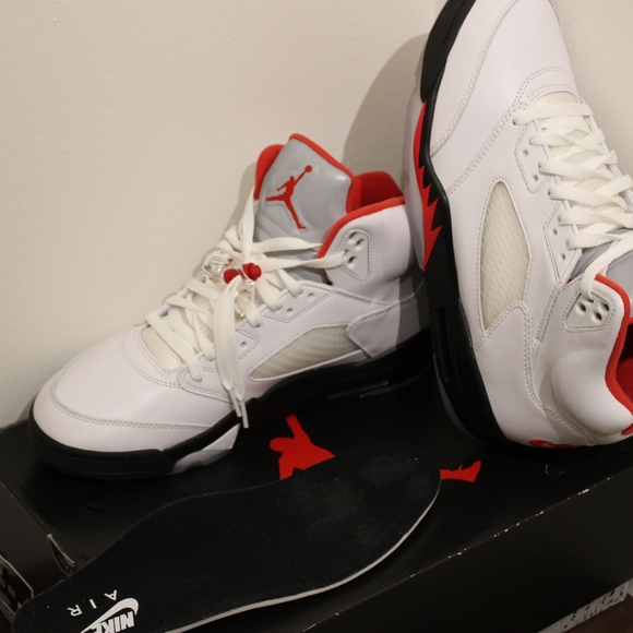 Air Jordan retro 5 - Picture 1 of 4